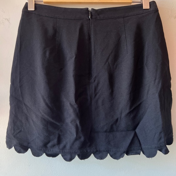 Club Monaco Mini Skirt with Scalloped Hem 2 VGUC - Picture 6 of 7